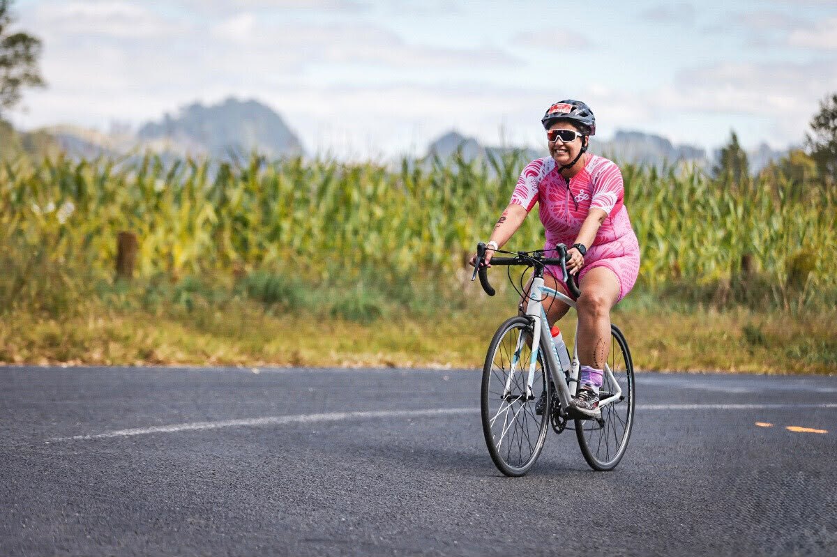 Isis Oliveira cycling